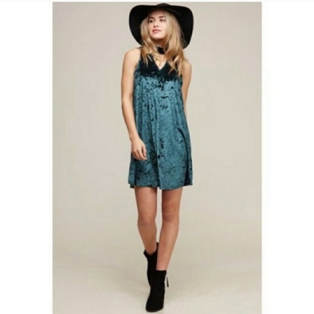 Forest Green Flowy Crushed Velvet Keyhole Dress